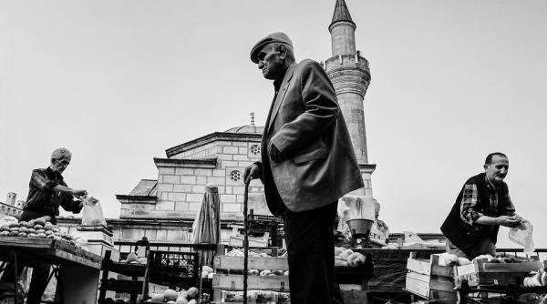 explozie la o moschee din afganistan rugaciunea de vineri a fost intrerupta