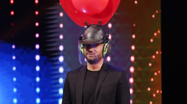 mihai bendeac asa cum nu l ai mai vazut numar de contorsionism combinat cu tir cu arcul