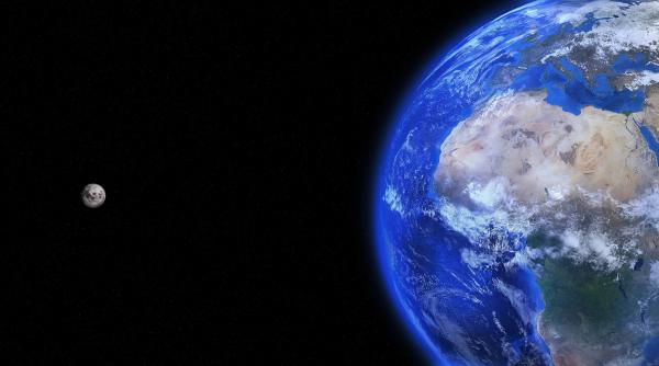 astronomii au descoperit o bucata rupta din luna care orbiteaza pamantul