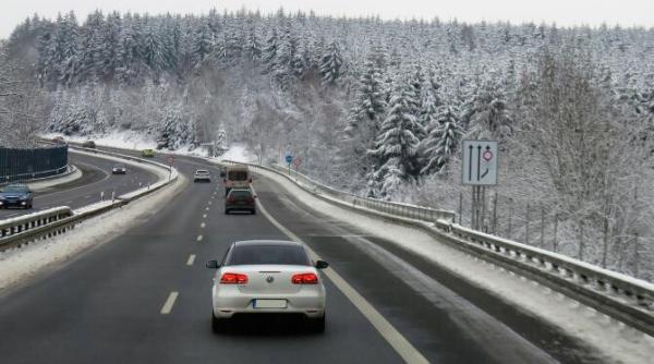 de ce se produc accidentele pe autostrazi atentie soferi regulile care trebuie respectate