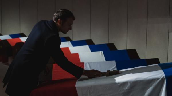 emmanuel macron e acuzat ca a schimbat drapelul frantei fara sa anunte cetatenii