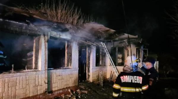 familie carbonizata dupa ce le a luat foc locuita fiul a murit in timp ce incerca sa si salveze parintii din flacari