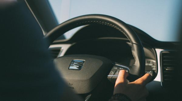 trei incaltari care nu sunt recomandate cand te urci la volan