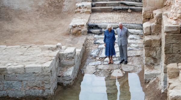 iordania printul charles a vizitat locul unde iisus hristos a fost botezat
