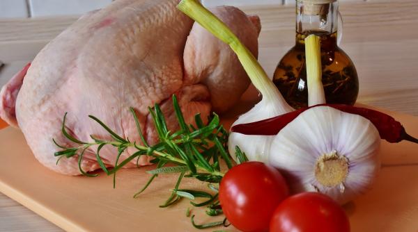 peste 60 de tone de carne de pui cu salmonella descoperite in mai multe magazine din tara