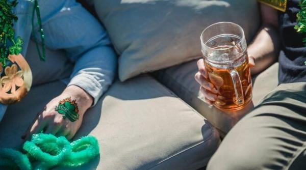 irlanda pub urile se inchid mai devreme pe fondul pandemiei