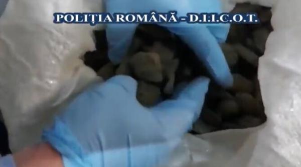 retea de contrabanda cu chihlimbar destructurata peste 650 kg de pietre semipretioase confiscate