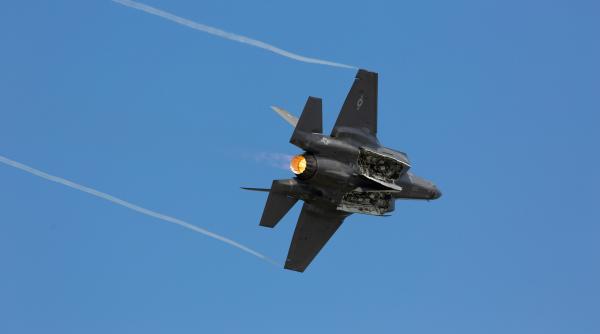 un avion f35 s a prabusit in marea mediterana din motive necunoscute