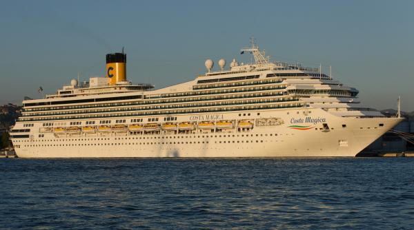 croaziere doar pentru persoanele vaccinate companiile reguli pentru toti cei mari de 5 ani