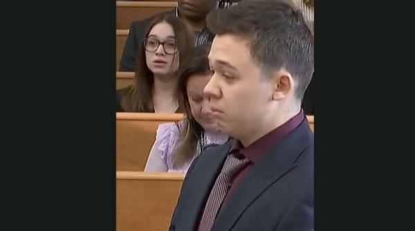 nevinovat kyle rittenhouse care a impuscat mortal doi protestatari achitat video cum s a intamplat totul