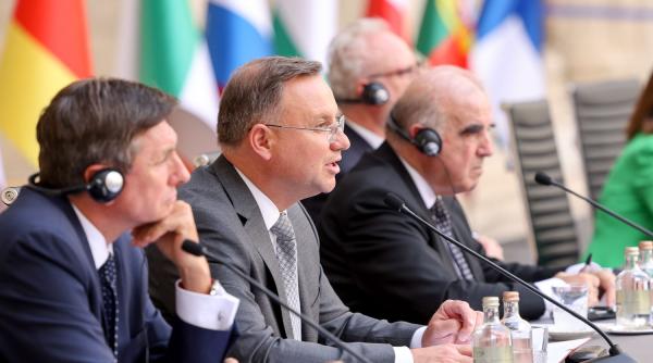 polonia avertizeaza germania sa nu incheie acorduri secrete cu belarus merkel vorbeste doar cu minsk si moscova