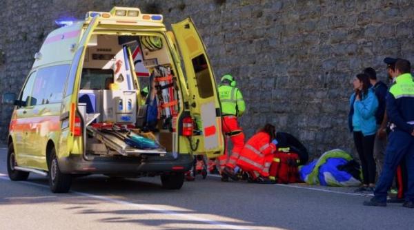 un copil de 9 ani a cazut de la etajul 3 al unui liceu din roman