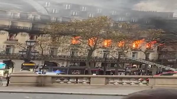 incendiu puternic langa opera din paris