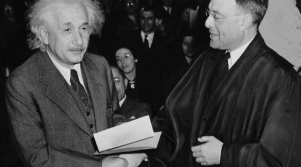 document scris de mana de albert einstein  scos la licitatie la paris