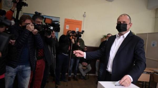 presedintele bulgariei rumen radev obtine un nou mandat