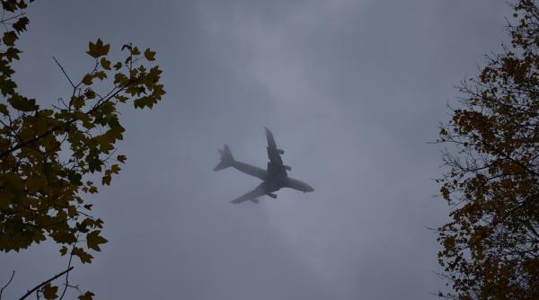 sibiu avion deviat la bucuresti din cauza cetii