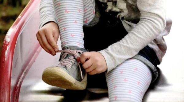 doi minori din arad au fost batuti si trimisi la cersit de propria mama