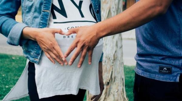 gravida impuscata mortal in timp ce desfacea cadourile primite