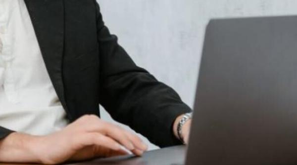 trenuri futuriste pe caile ferate nipone vagoanele de unde se poate munci de la distanta