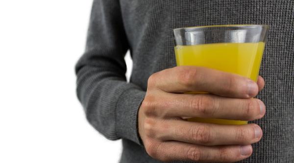 bautura care iti distruge oasele unii o beau in fiecare zi fara sa stii cat de toxica este