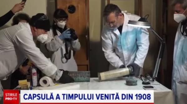 capsula a timpului veche de peste 100 de ani deschisa la targu mures ce era in interior foto