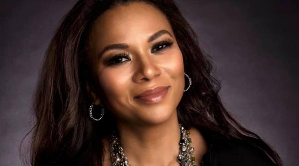 nadine despre reintoarcerea in romania de sarbatori nu mi permit sa vreau sa fac sarbatorile cu slanina si ceapa la aceeasi masa cu aceleasi persoane