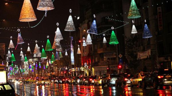 nicusor dan da startul sarbatorilor de iarna se aprind luminitele in bucuresti de craciun 2021