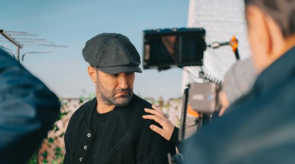 smiley lanseaza locul sfinteste omul primul episod din serialul sau muzical mai mult de o viata