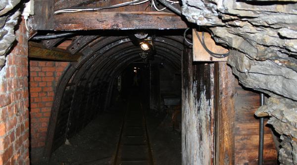 tragedie intr o mina din siberia 11 morti si zeci de disparuti in subteran sansa unei explozii este foarte mare