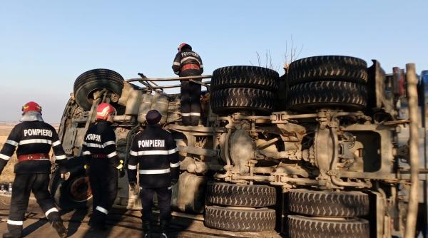 un camion incarcat cu bitum s a rasturnat pe dn 28b in botosani