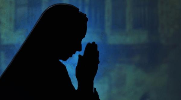 o maicuta care cersea in ramnicu sarat s a dovedit a fi de fapt barbat foto