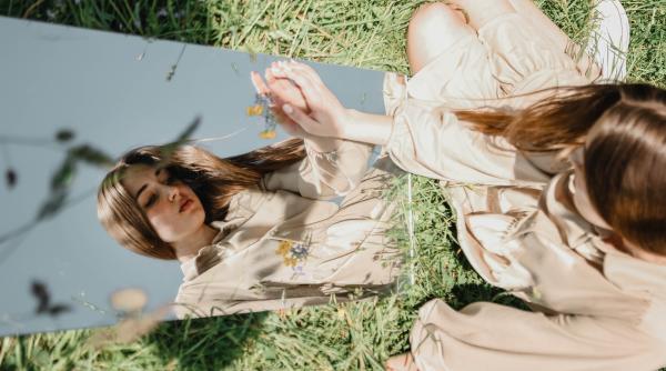 sfantul andrei ce trebuie sa faci pe 30 noiembrie de ce se dezbraca fetele intre doua oglinzi