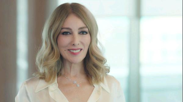 doctorul minune zerrin tekindor situatii amuzante au tot fost de la pronuntarea anumitor termeni medicali pana la a mima operatiile in sine