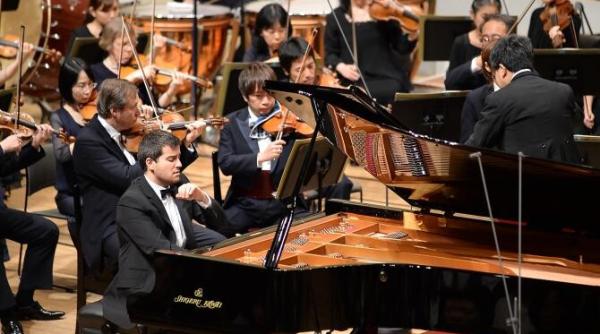 maraton muzical pe doua scene din bucuresti si brasov concerte pentru pian de beethoven liszt si bartok