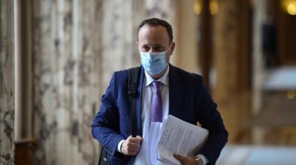 se majoreaza pensiile si se ofera a 13 a pensie in ianuarie caciu un sprijin temporar pentru pensionari