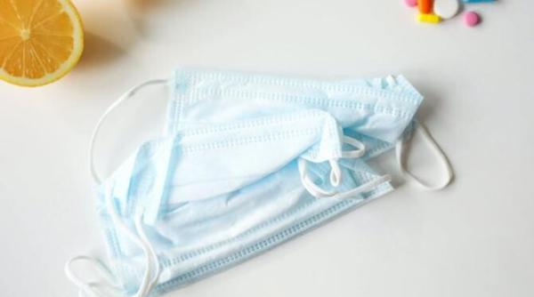 femeia suspecta de infectare cu tulpina omicron are schema completa de vaccinare