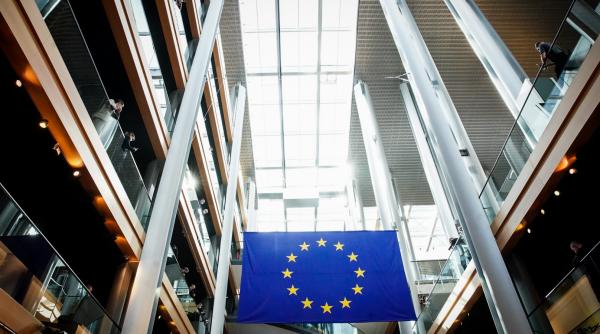 macron vrea drept de initiativa pentru parlamentul european doar comisia europeana are acest drept