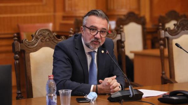 romascanu nu i a lasat pe politisti sa se uite in portbagajul masinii sale nu e corect ca la 30 de ani de la revolutie sa vina un politist si sa spuna deschide portbagajul