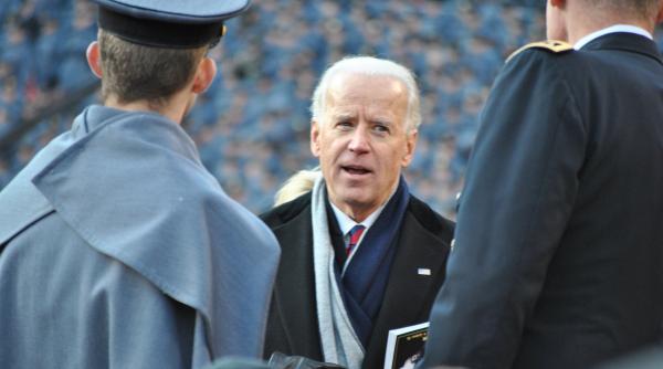 joe biden vrea sa i protejeze pe americani si spune ca obligatia morala a sua e sa vaccineze restul lumii