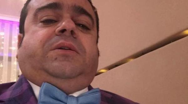 adrian minune viral pe tiktok cu o geanta de livrator de mancare in spate video