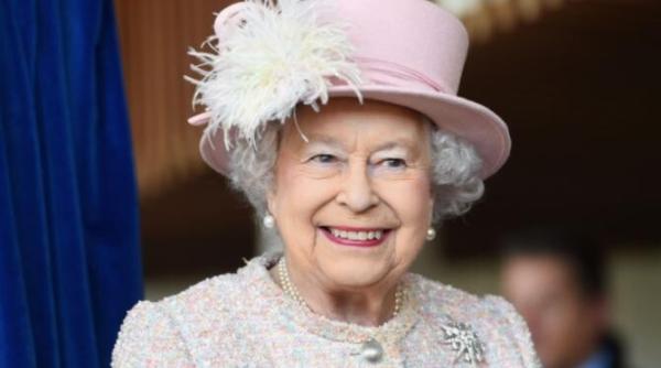 joburi ciudate la casa regala regina elisabeta a angajat o persoana care sa i poarte pantofii pentru a i largi