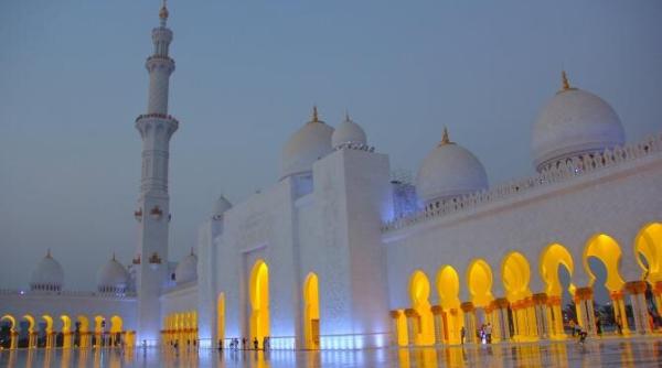 saptamana de lucru a ajuns la patru zile si jumatate in emiratele arabe unite