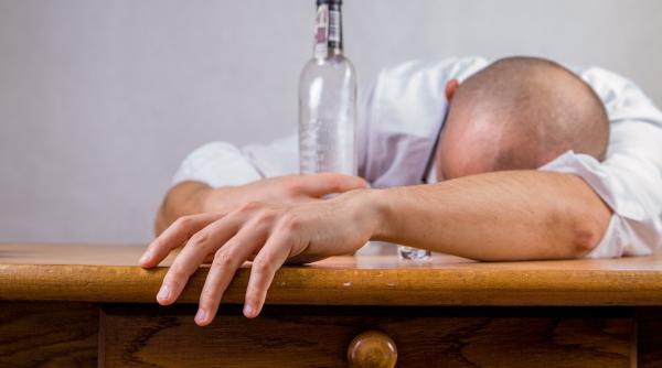 un barbat a sunat la 112 sa reclame un scandal la el acasa s a imbatat si a uitat ca el e scandalagiul