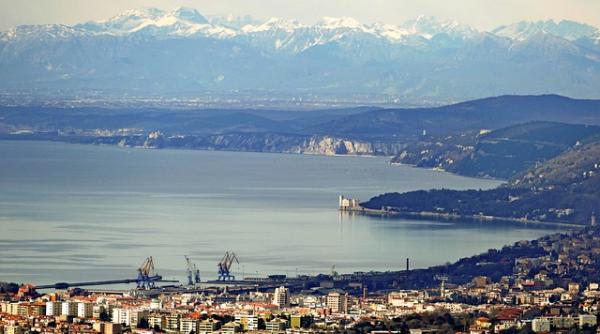 ungaria nu are mare dar isi face port maritim in italia mutare strategica nu se opreste aici