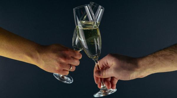 constantin toma primul primar care organizeaza petrecere de revelion 2022 in aer liber nu trebuie facute licitatii ci doar sa ai o suma e o singura problema