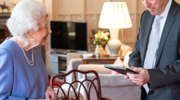 regina elisabeta imaginea momentului dupa doua saptamani de absenta