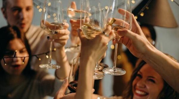 petreceri de craciun la nivel inalt secretarul de presa al premierului britanic avea un rol central la sindrofii