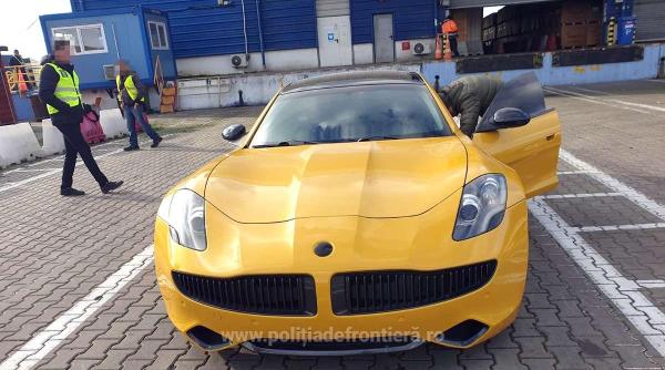 un autoturism rar a fost gasit intr un container in portul constanta in acte era trecut cu valoarea de 10 000 de euro galerie foto