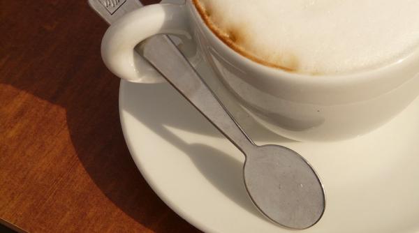 cum sa faci cea mai buna spuma de lapte la cuptorul cu microunde truc foarte simplu