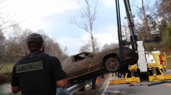 doi adolescenti disparuti in urma cu 21 de ani gasiti pe fundul unui rau un youtuber a deslusit misterul video